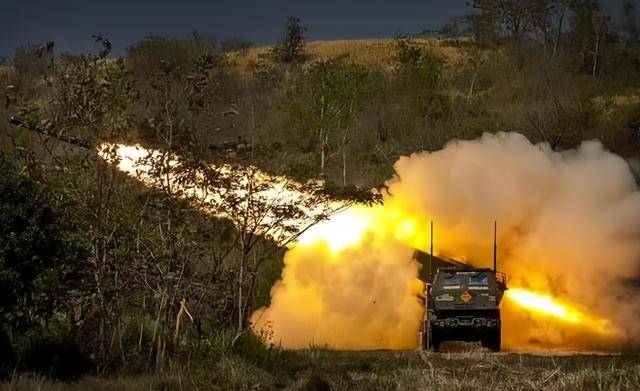 皇冠信用代理注册_中国向40家俄军工厂皇冠信用代理注册，大规模“输血”？外交部回应，字字铿锵