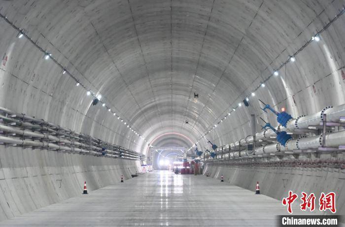 皇冠信用网出租_浙江宁波：世界最长海底高铁隧道进入海域段盾构施工