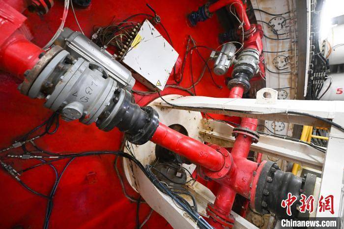 皇冠信用网出租_浙江宁波：世界最长海底高铁隧道进入海域段盾构施工