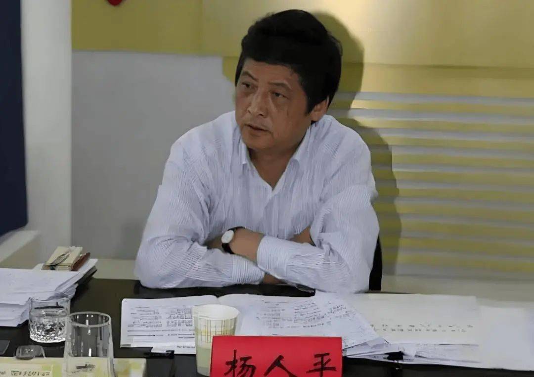 如何申请皇冠信用網
_71岁杨人平如何申请皇冠信用網
，被查