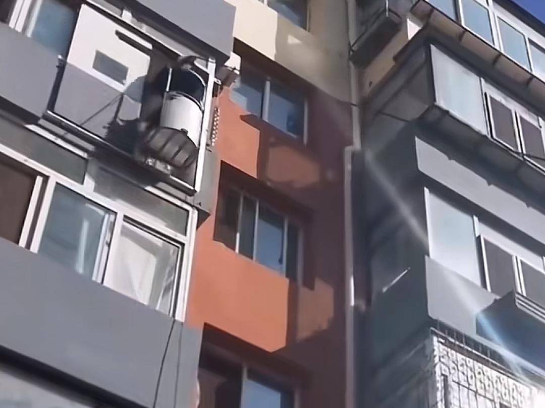 皇冠信用網代理流程_辽宁葫芦岛一老人自制电梯上五楼皇冠信用網代理流程，居委会：曾申请专利，目前已拆除