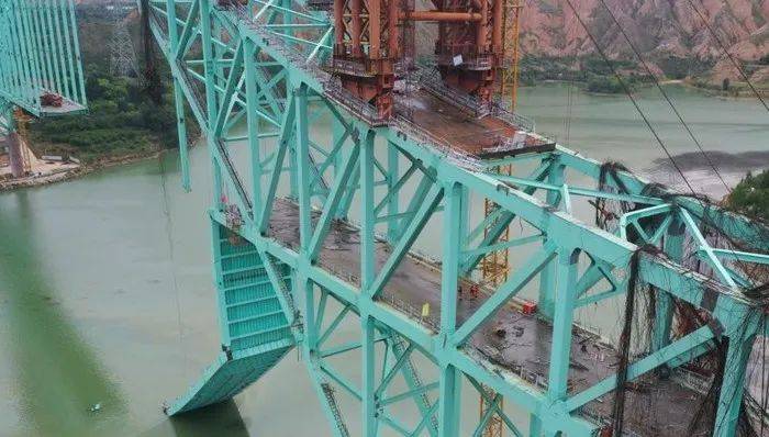 皇冠信用盘怎么弄_尖扎黄河特大桥坍塌事故已致12人死亡皇冠信用盘怎么弄，家属：一起去的4个工人都没了