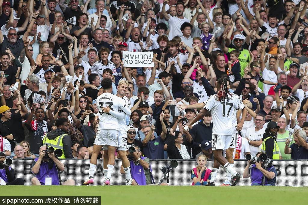 皇冠信用網怎么开通_英超-B费失点约罗造乌龙 曼联1-1富勒姆暂列积分榜第16