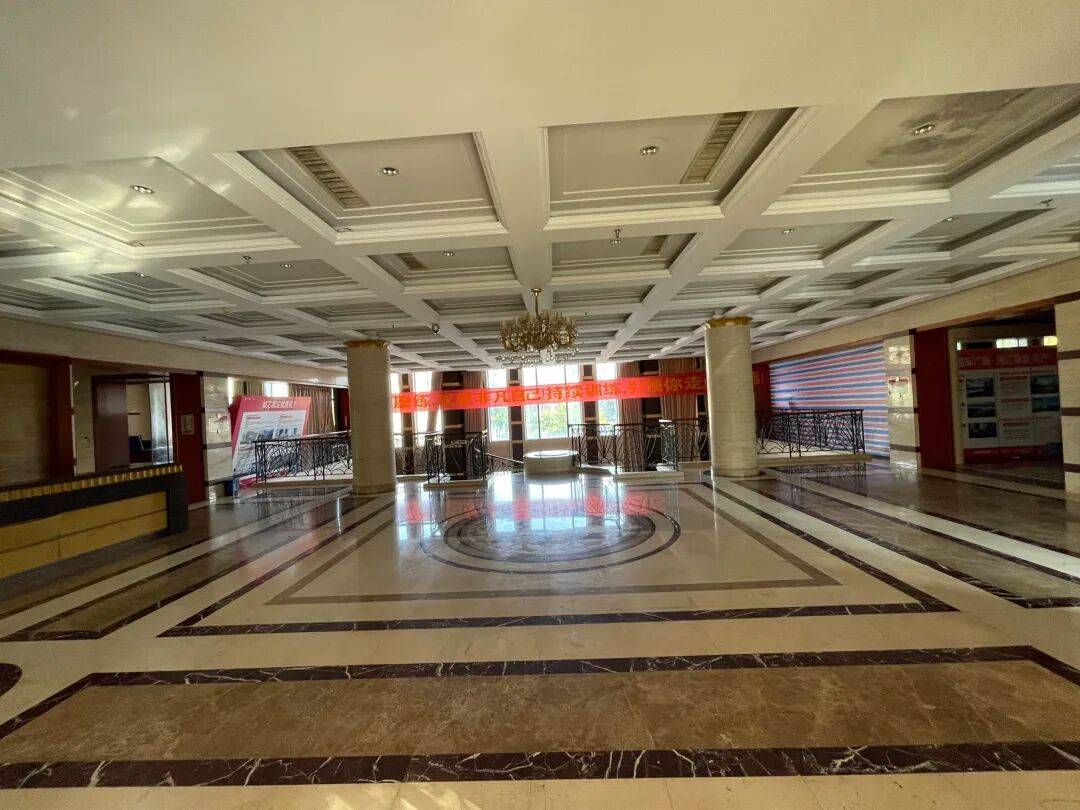 皇冠信用网足球代理_3256平米别墅288万起拍皇冠信用网足球代理，单价不到900元，内景配置曝光，目前0人报名；拍卖商回应：在开发商名下，想通过拍卖吸引更多人参与