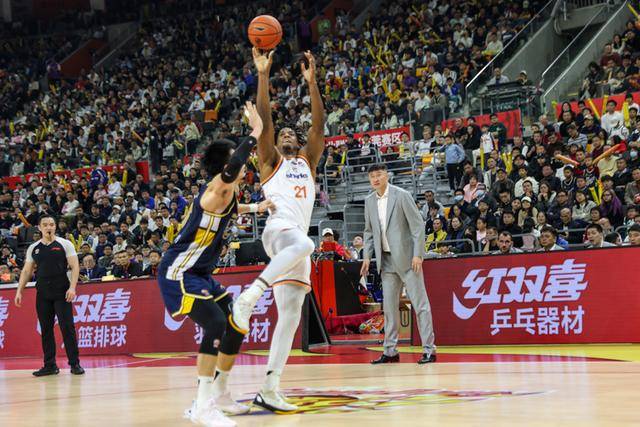 皇冠登一登二登三区别_再胜广东队皇冠登一登二登三区别，上海大鲨鱼以胜利完成常规赛第一阶段